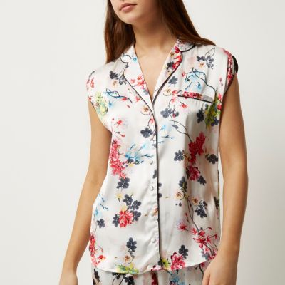 White floral print sleeveless pyjama shirt